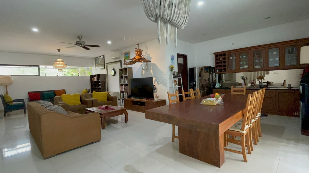 Living room image 14
