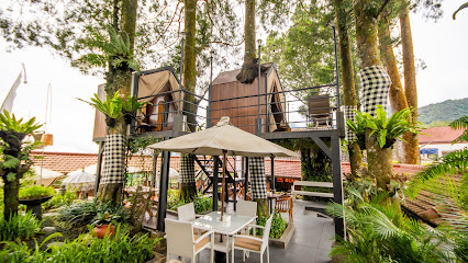 Bumi Aki Puncak: A Culinary Escape with Mountain Views