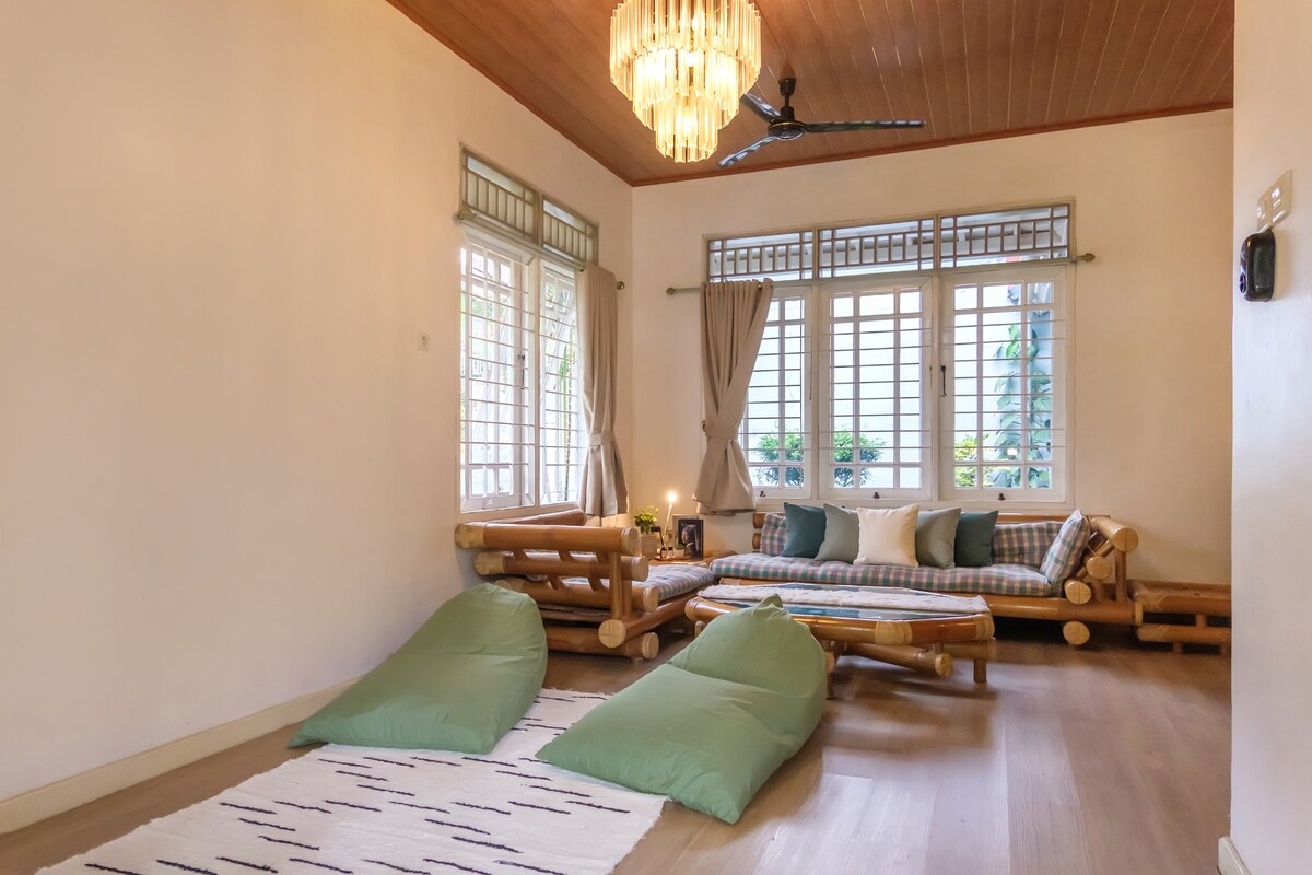 Living room image 5