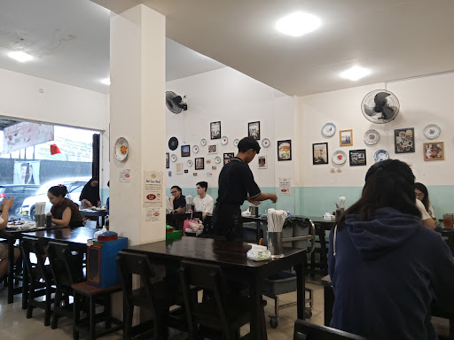 Pecel Lele Oma: A Culinary Gem Near Alam Sutera